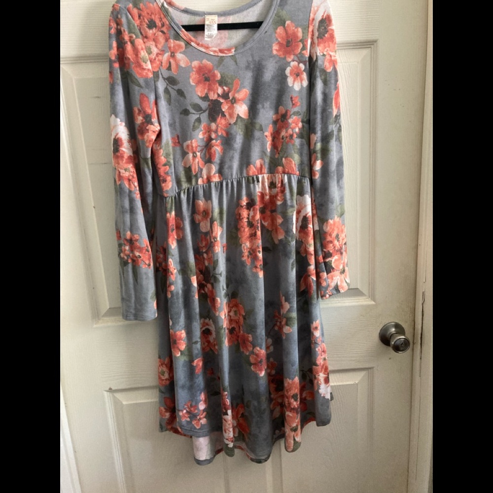 Floral long sleeve flowy dress